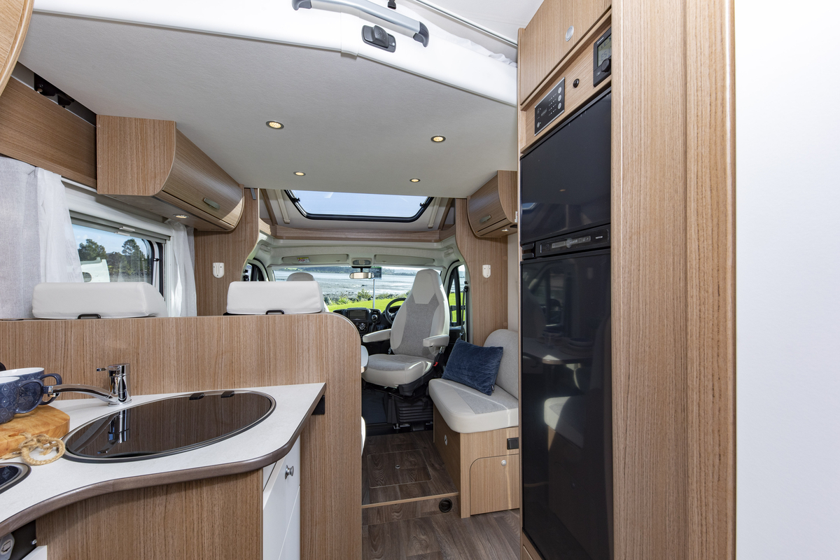 carado t449 interior island bed lookthrough from rear