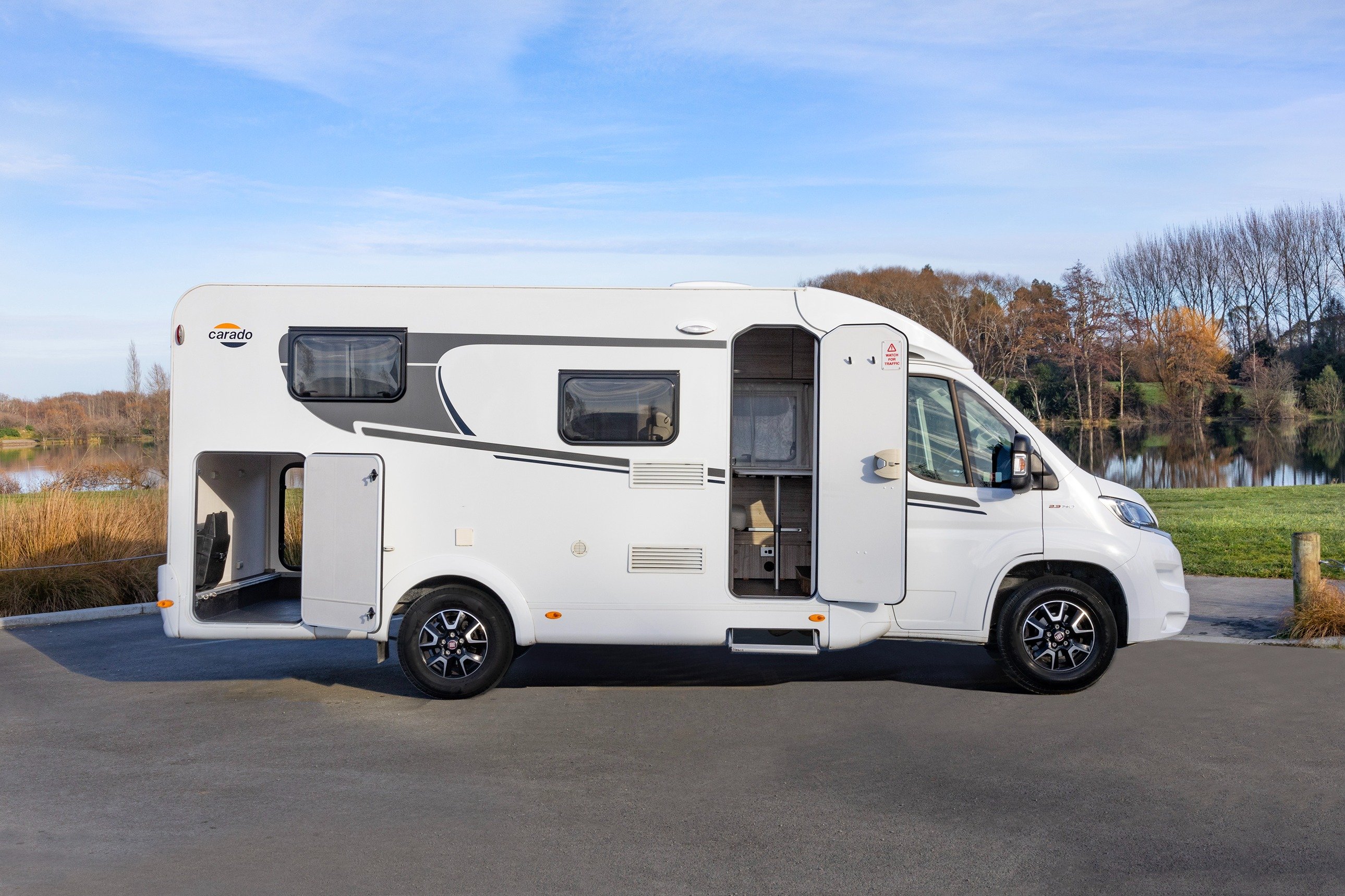 Carado V337 exterior side