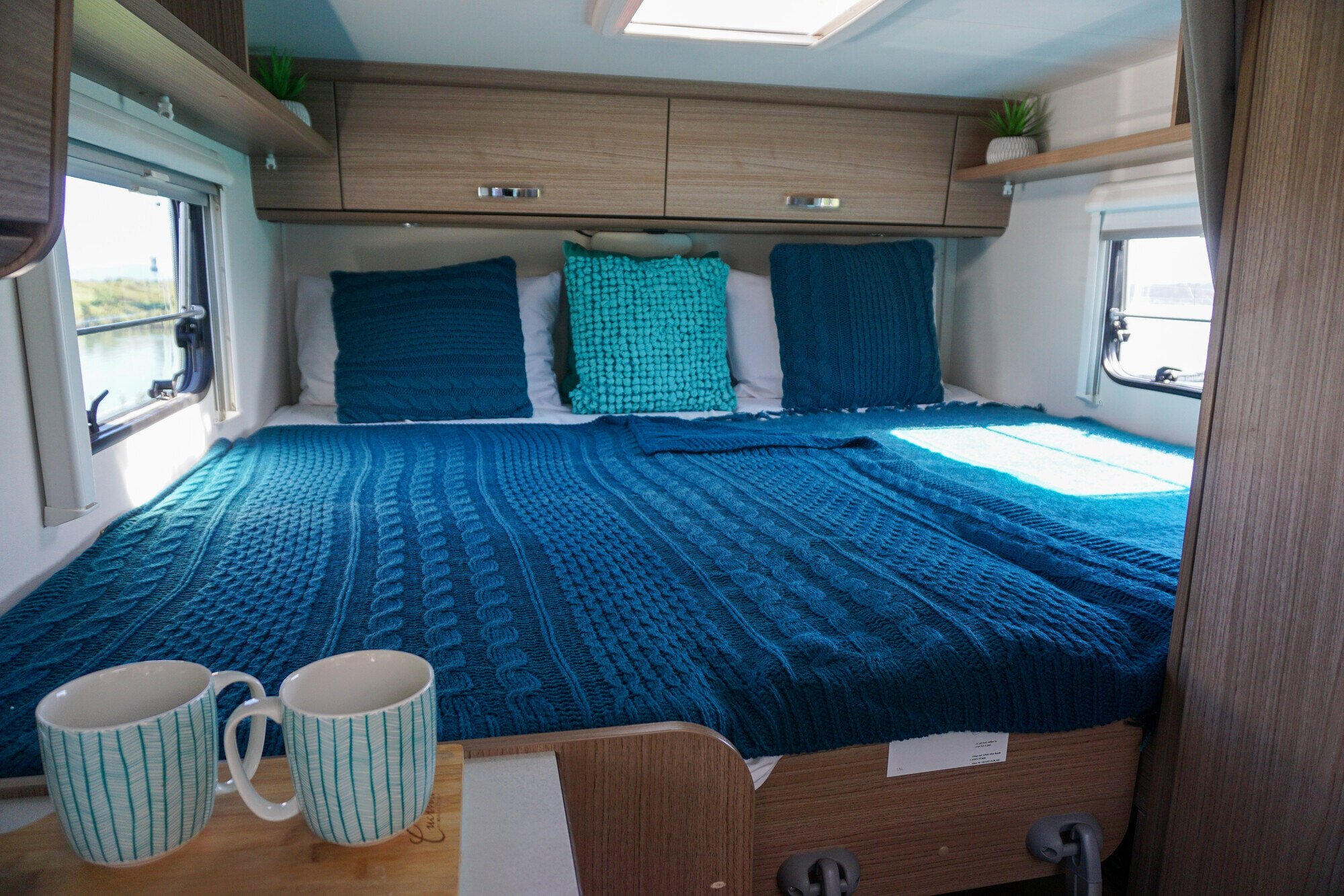 Carado V337 interior king bed