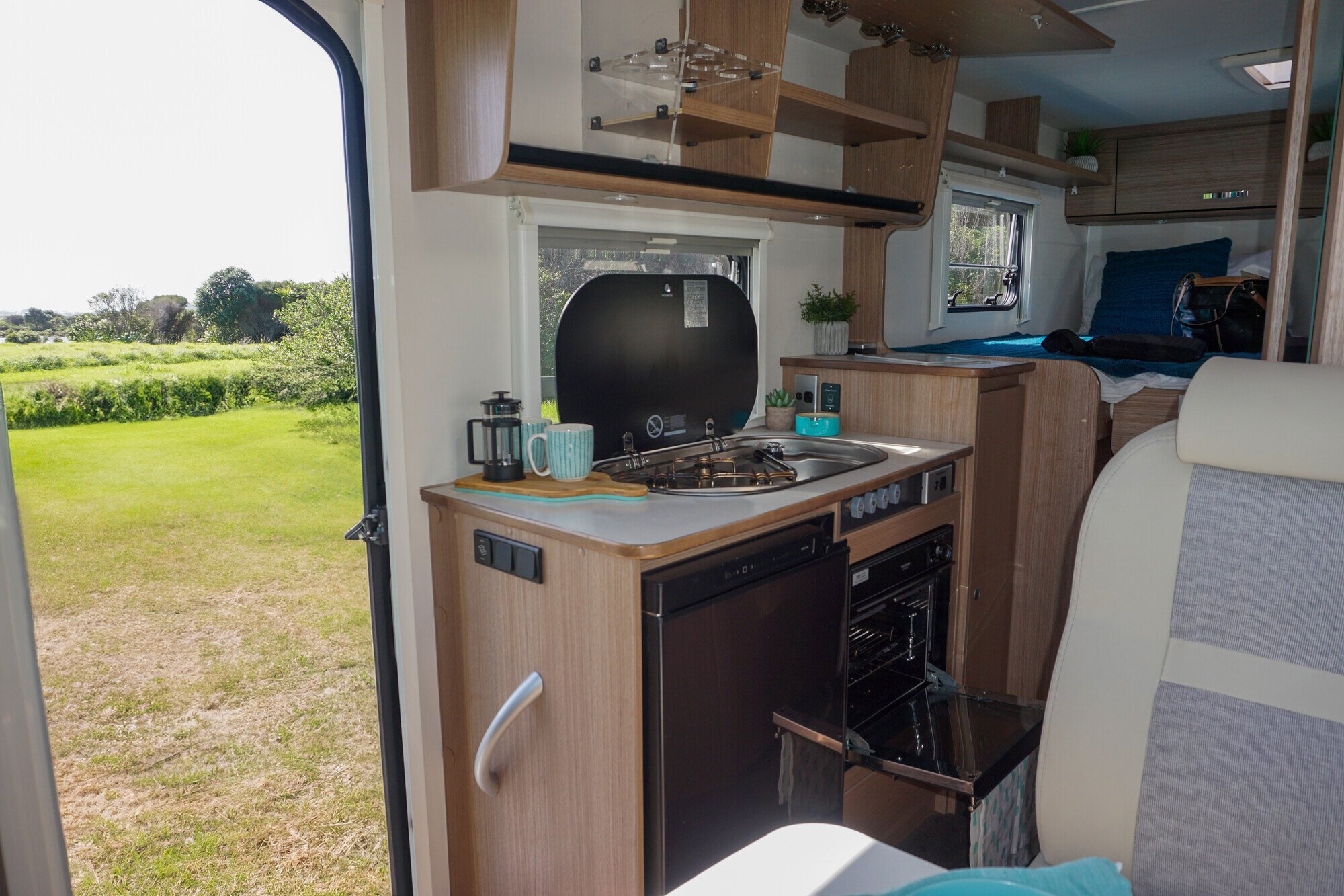 Carado V337 interior lounge open doors