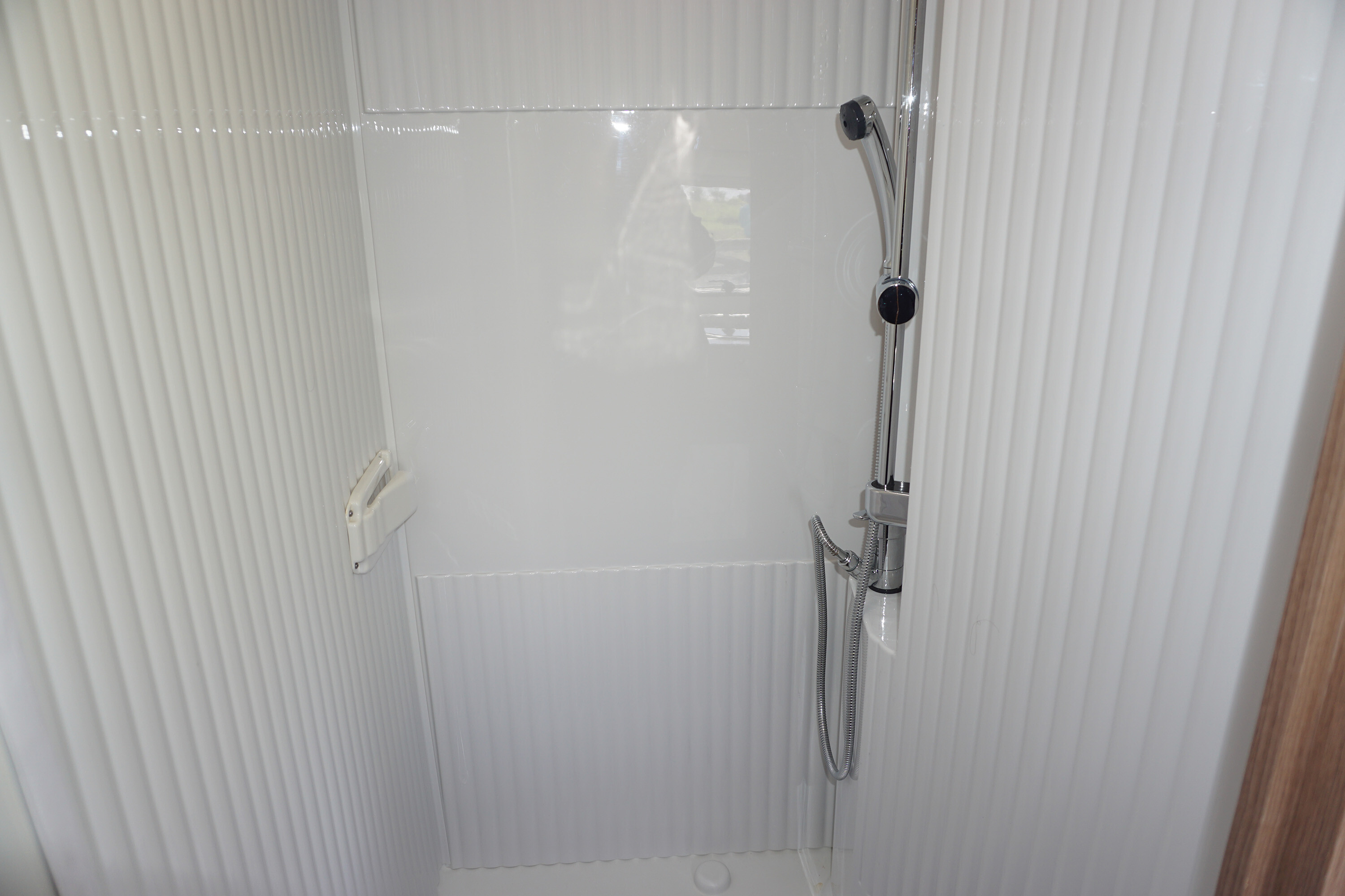 Carado V337 interior shower
