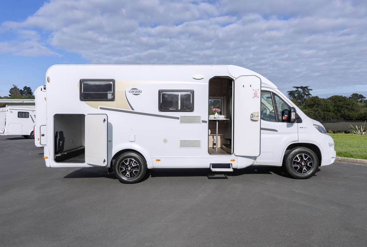 Carado V337 exterior side