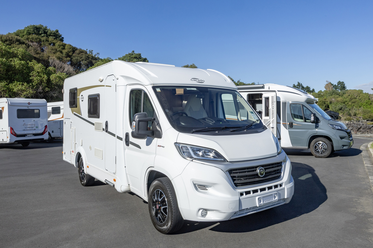 Wilderness Carado V337 exterior front