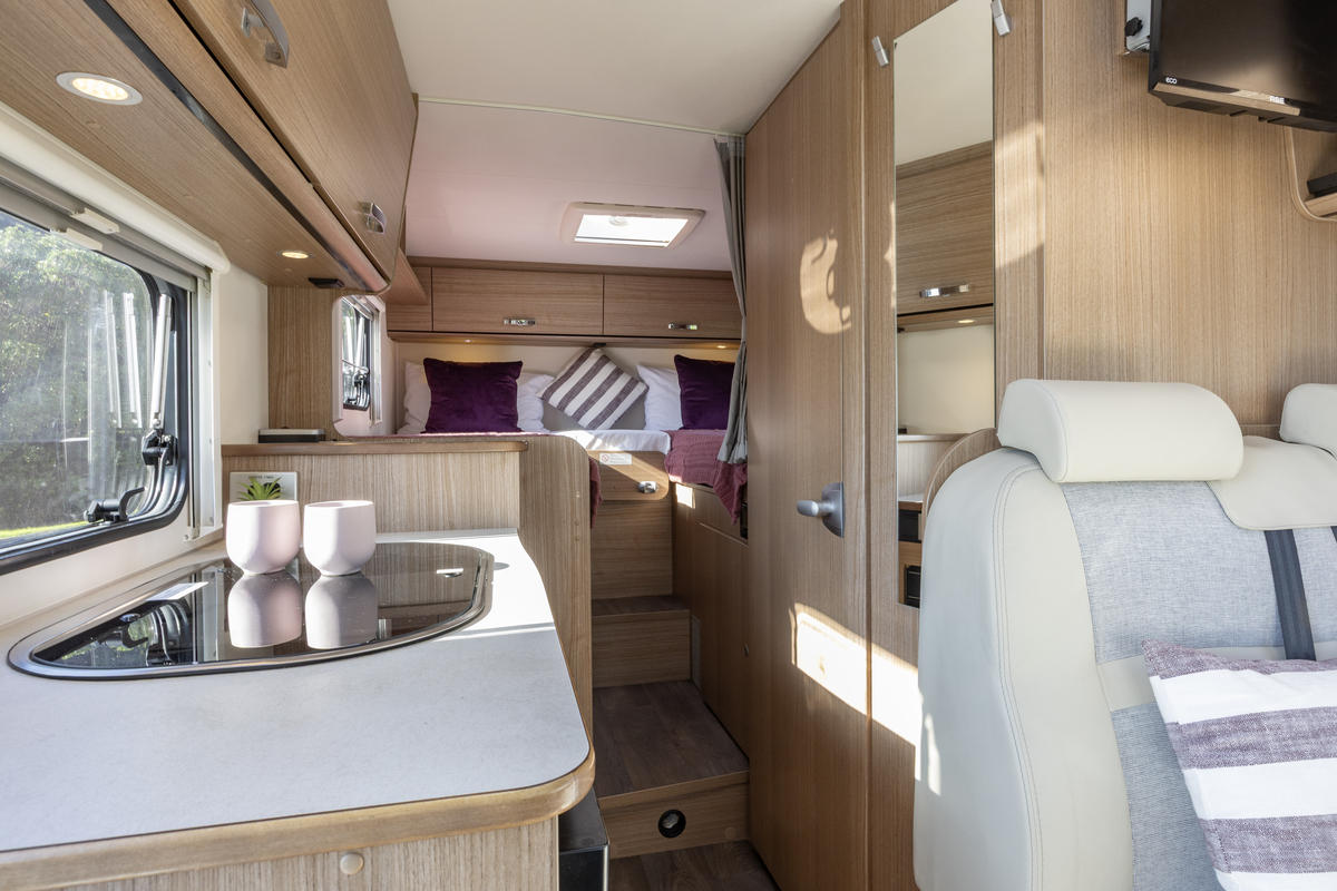 Carado V337 interior kitchen