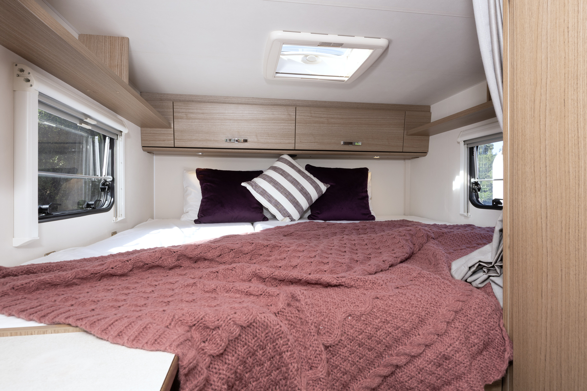 Carado V337 king bed