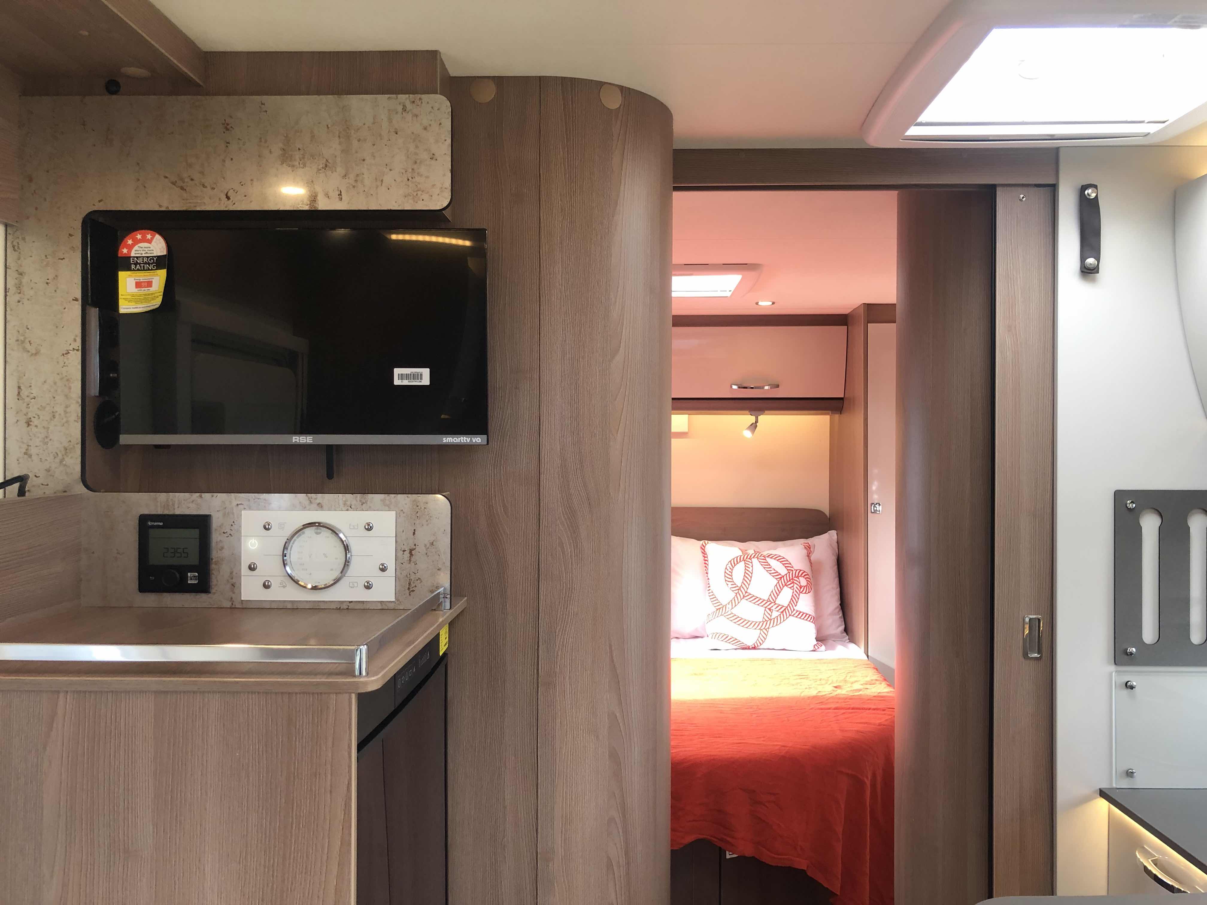Wilderness 2018 Lyseo T700 motorhome interior TV