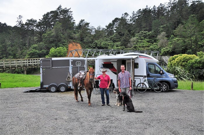 SmartRV owners in front of their Bürstner motorhome with their horse and dogs